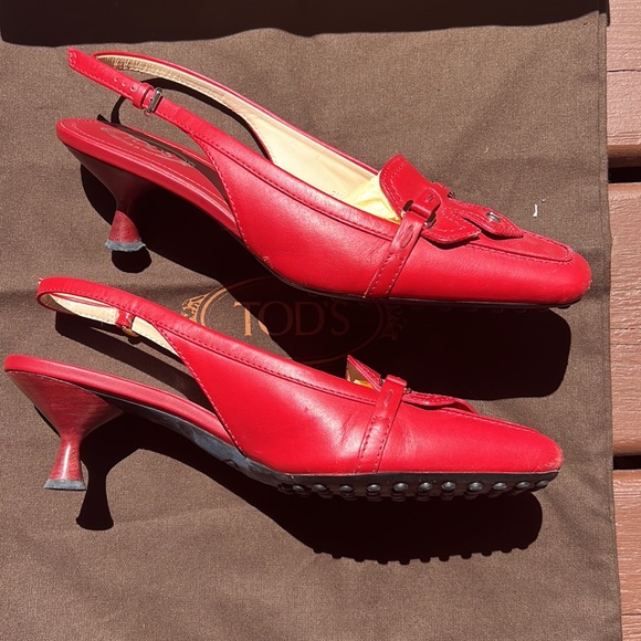 Tod’s Red Leather Kitten Heels - Picture 5 of 7